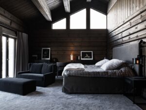 Lyxigt sovrum med högt till tak